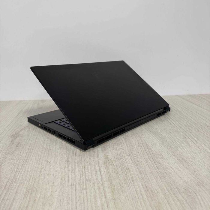 MSI Creator 15 A11UH  144Hz i7 11800H 16GB SSD 512GB RTX 3080