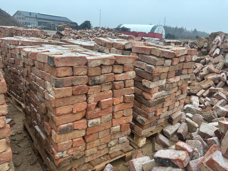 Stara cegła rozbiórkowa – czerwona/pomarańczowa, idealna do dekoracji