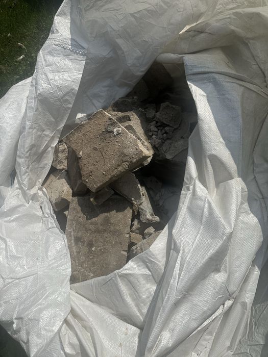 czysty gruz betonowo-pustakowy – ok. 3 tony. Za darmo