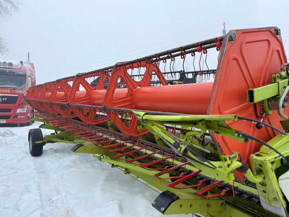 Жниварка Claas V900