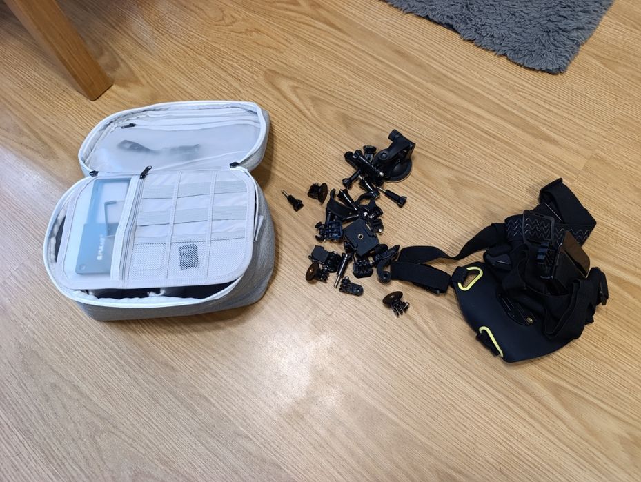 GoPro Hero 8 + 3x bateria, 64GB, akcesoria