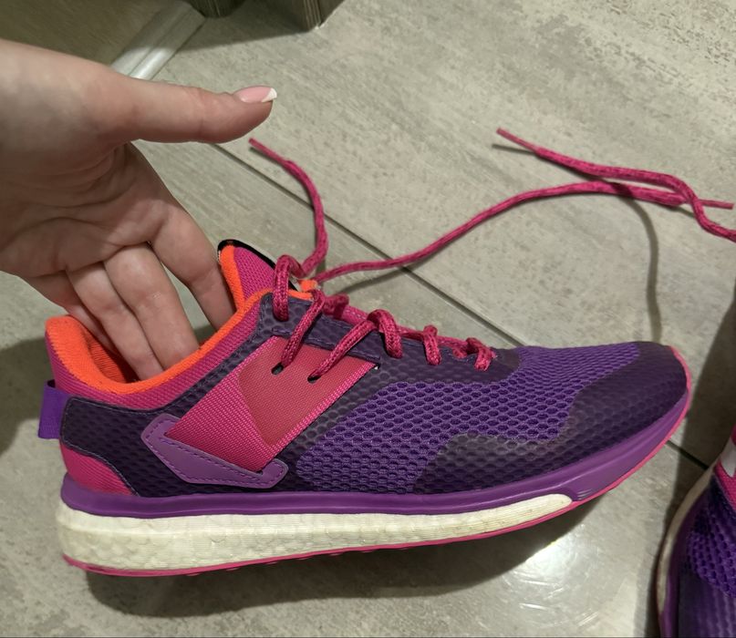 Кросівки adidas жіночі
