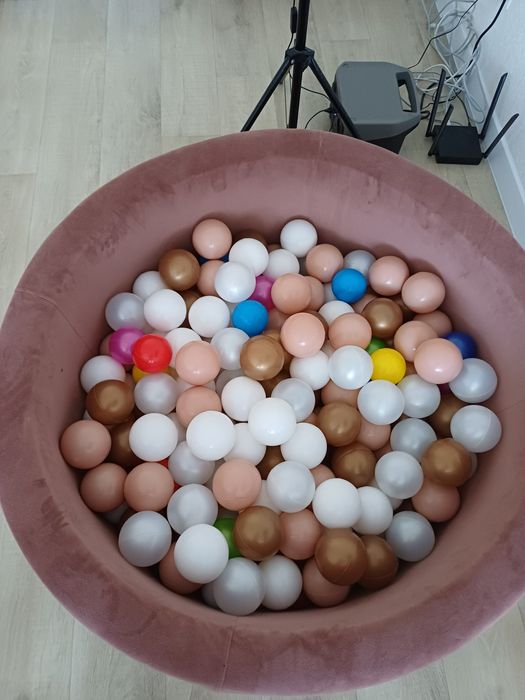 Сухой бассейн с кулаками 250 шт