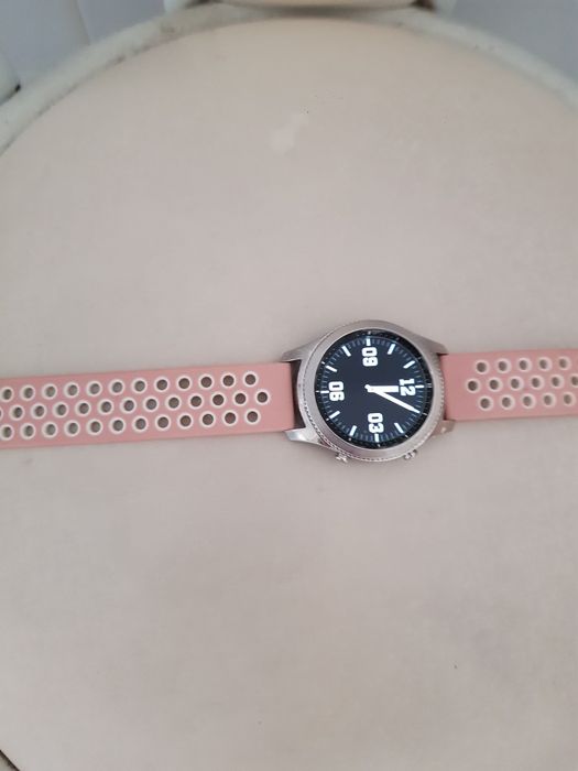 Relógio Samsung GEAR  S3 (84F0) com algum uso ,mas em óptimo estado.