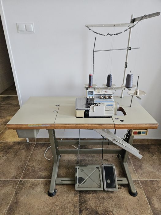 Maszyna do szycia  overlock Juki MO2500 profesjonalna