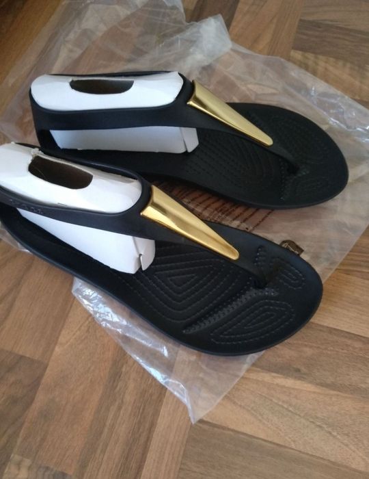 Crocs Serena Flip W7  37-38