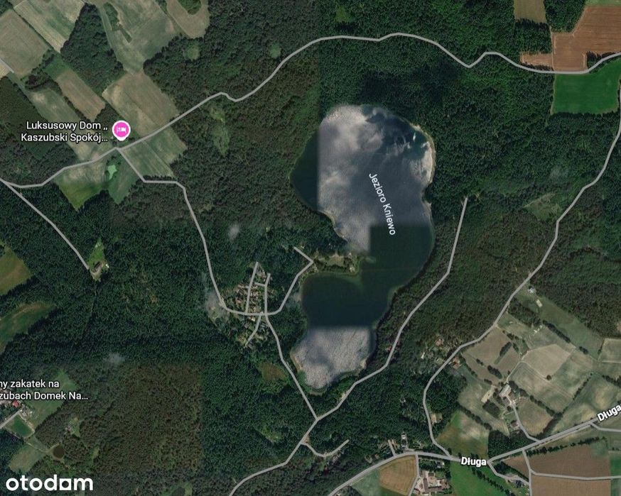 Domek nad przepięknym jeziorem w środku lasu