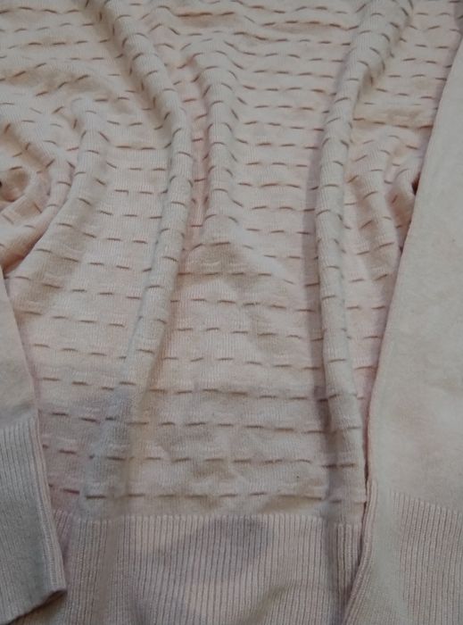 Sweter pudrowy róż F&F