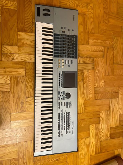 Yamaha XS7 + case – stan bardzo dobry, gotowy do gry od zaraz!