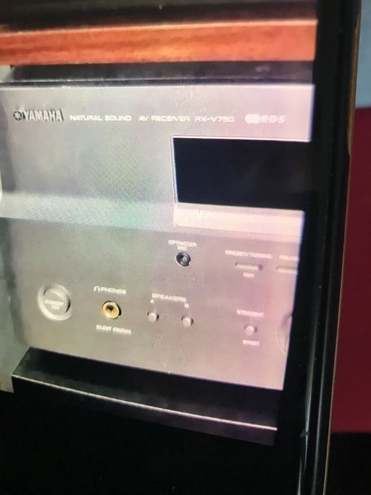 Vendo amplficador  marca grundig. Modelo v2.         modelo v2