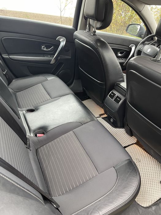 Renault Latitude 2011 2.0 максимальна комплектація