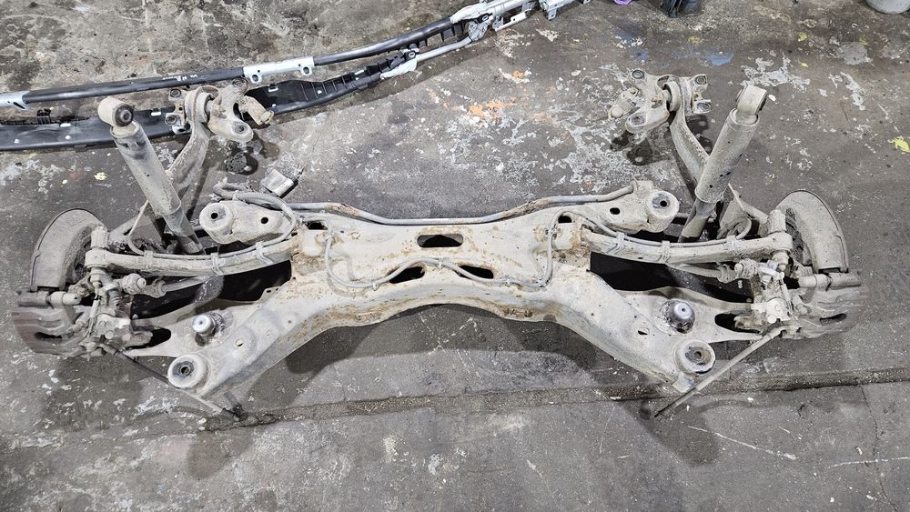 Belka tył tylna zawieszenia sanki tylne trawersa opel vectra c signum