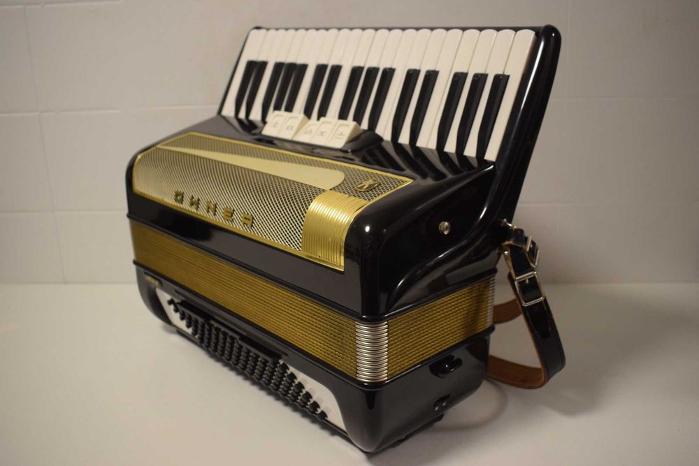 Acordeao Hohner Lucia III 3 Voz 96 Baixos, N. 69
