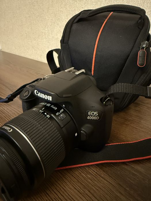 дзеркальний  фотоапарат Canon eos 4000D
