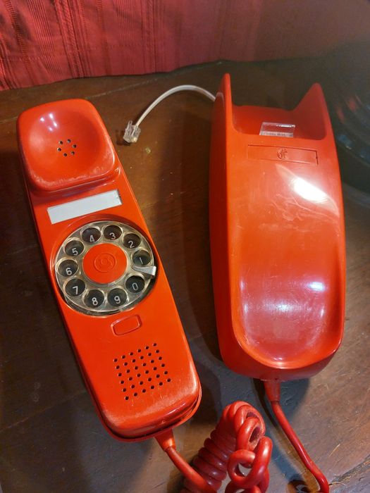 Telefone disco vintage adaptado às tomadas actuais