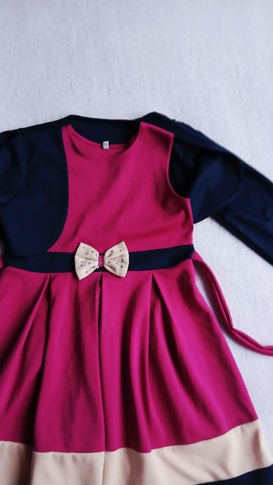 Гарна тепла сукня з накидкою