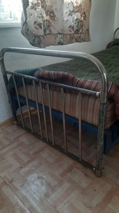 Продам металеве ліжко 90см. Х 2м. 500грн.