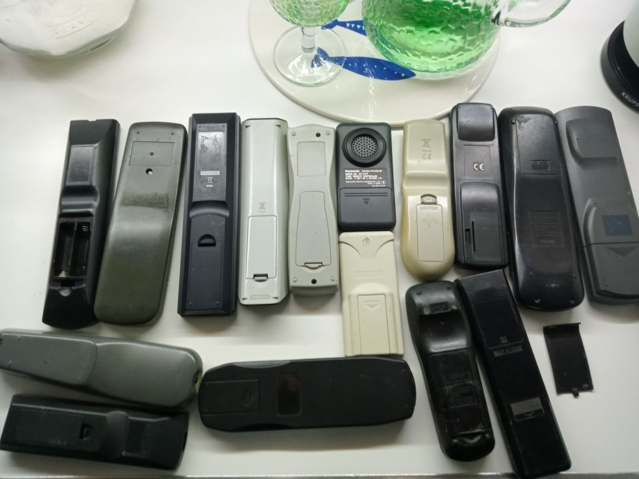 Пульты управления ТВ CD и другие цена за все