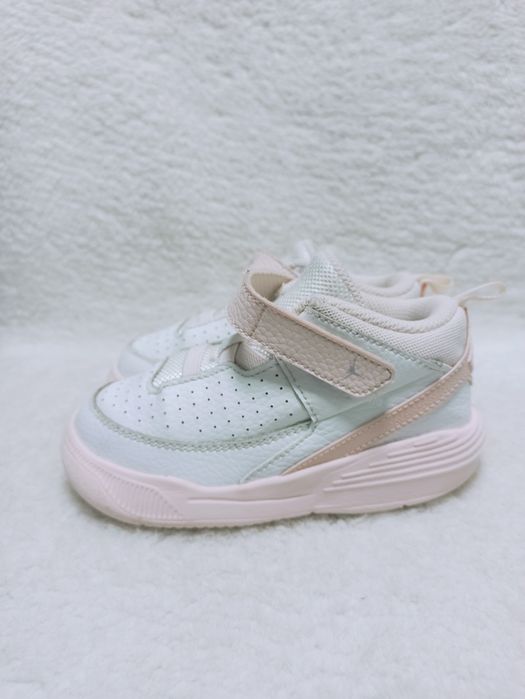 Оригінал NIKE Jordan,26 розмір, устілка 17 см,  кросівки для дівчинки