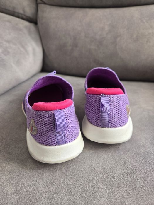 Кроссовки Skechers на девочку. Размер 32