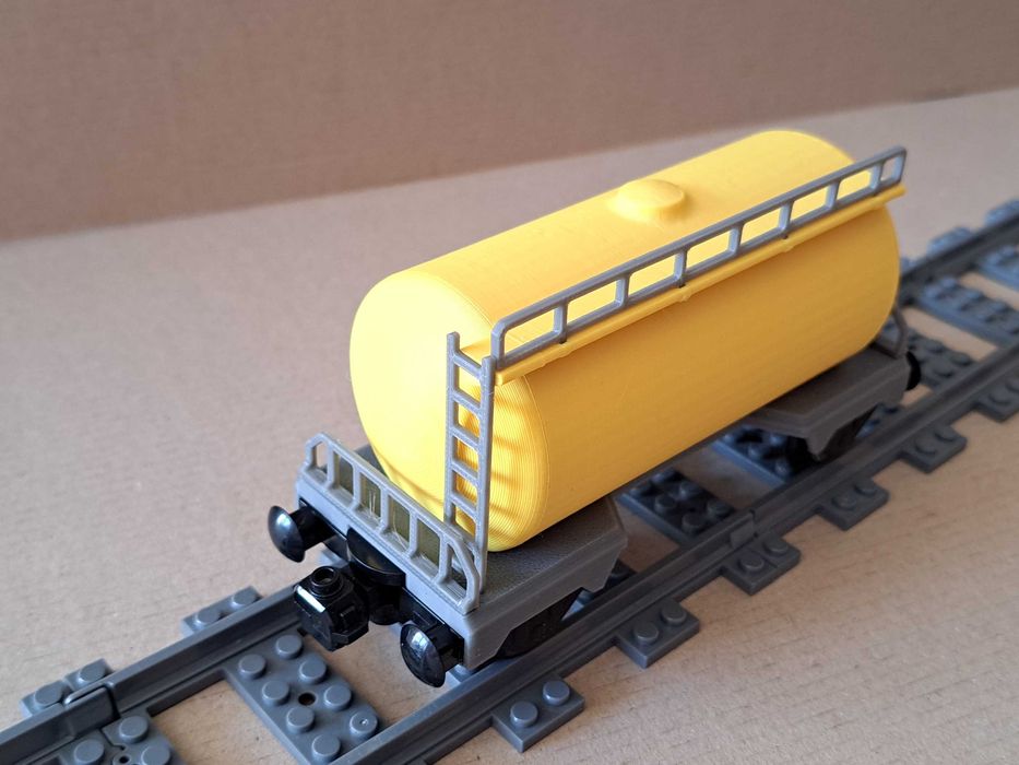 Wagon cysterna do pociągu z klocków