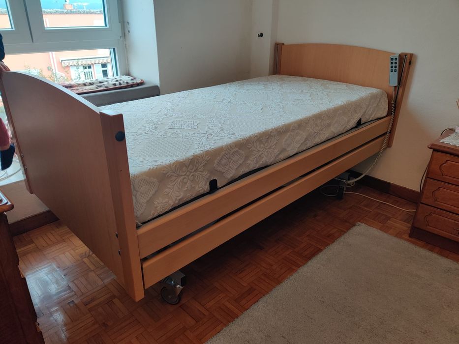 Cama articulada semi nova