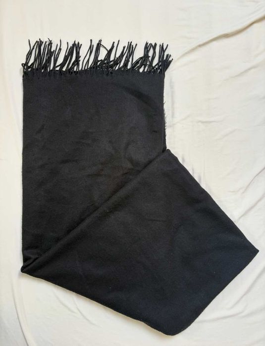 Czarny ciepły damski szal Sinsay