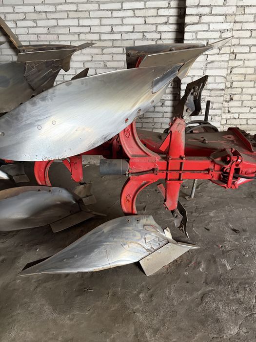 Pług Gregorie Besson 4 skiby