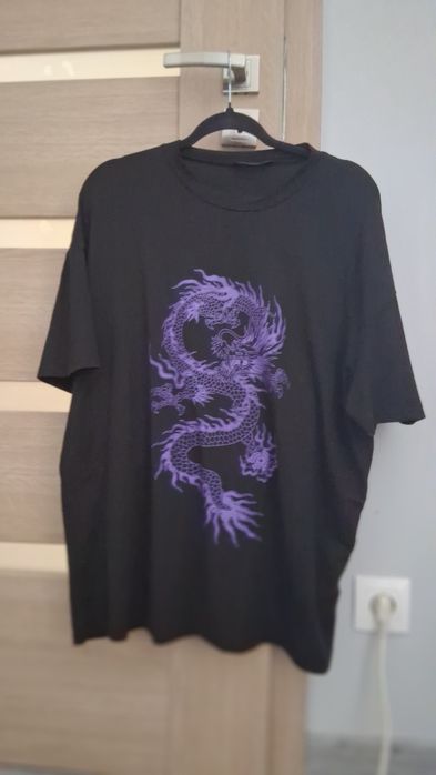 Oversizowy t-shirt z smokiem