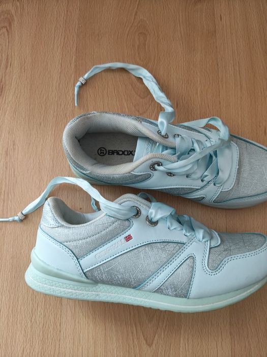 Buty damskie sportowe