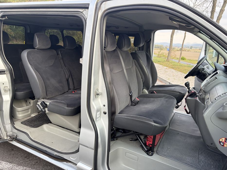 Renault Trafic oryginalny Black Edition L2H1 salon Polska 9 osób