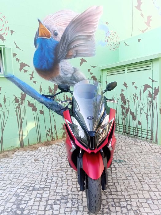 venda de boa e vistosa maxiscooter  kymco superdink 350