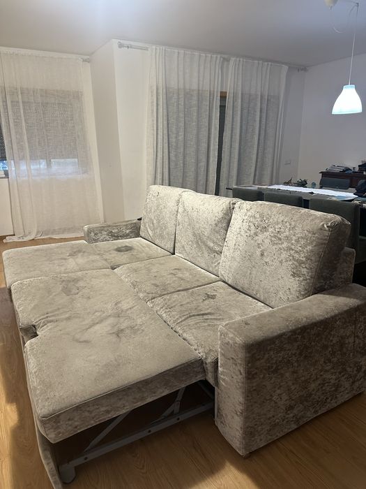 Sofá cama em veludo cinza - Usado