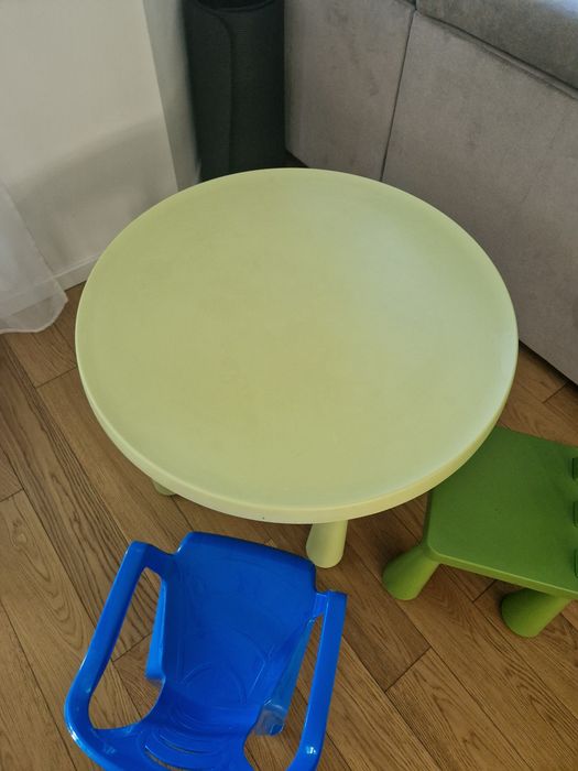Stolik mamut ikea + krzesełka
