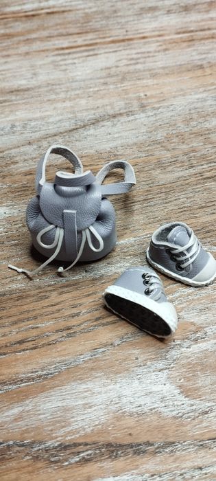 Mini plecak i buciki dla lalki