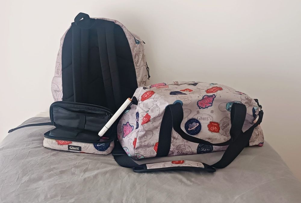 Conjunto de Mochila saco e estojo escolar da marca GHUTS