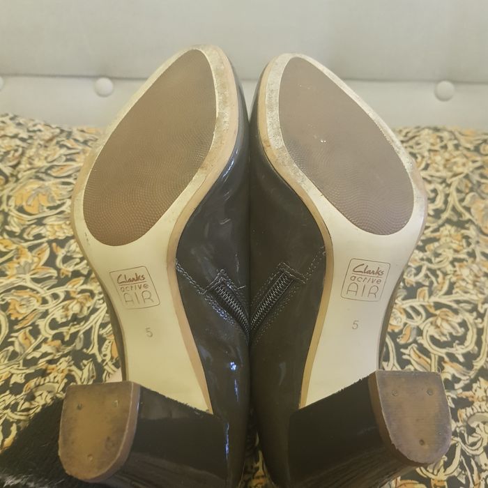 Clarks botki lakierki 38