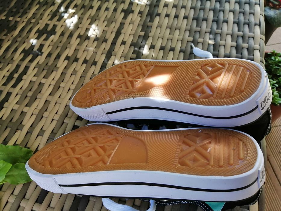 Sapatilhas de cano alto novas