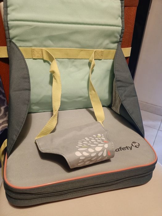 Cadeira/almofada elevadora  de viagem para refeição.