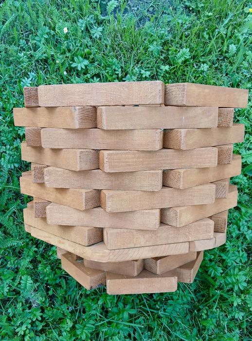 Donice, doniczki, wóz, ozdoby drewnian. Ozdoby ogrodowe e do ogrodu