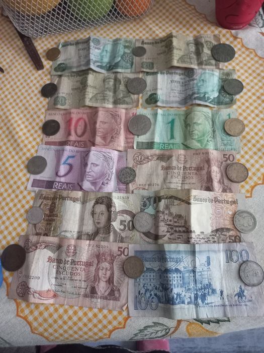 Notas e moedas antigas