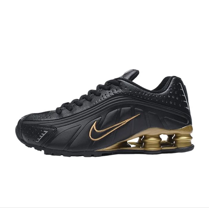 Nike shox r4 pretas e douradas