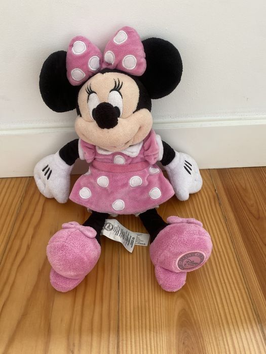 Minnie oficial, Disney stores