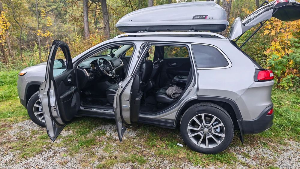 Jeep Cherokee Jeep Cherokee kl 3.2 LPG niski przebieg prywatne