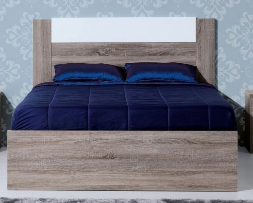 Cama c/ colchão, camiseiro e mesinha cabeceira