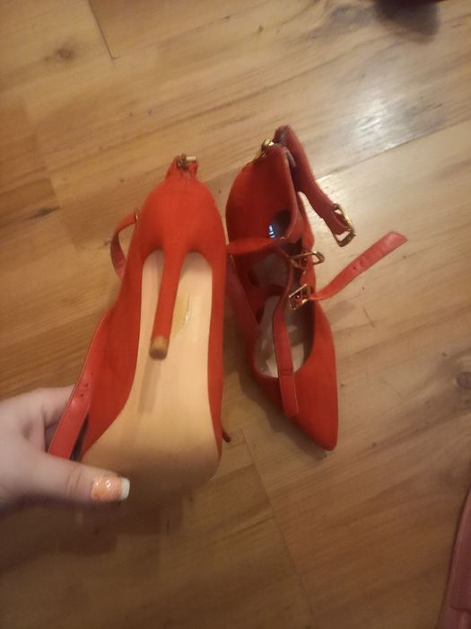 Buty obcasy w prawie nowe