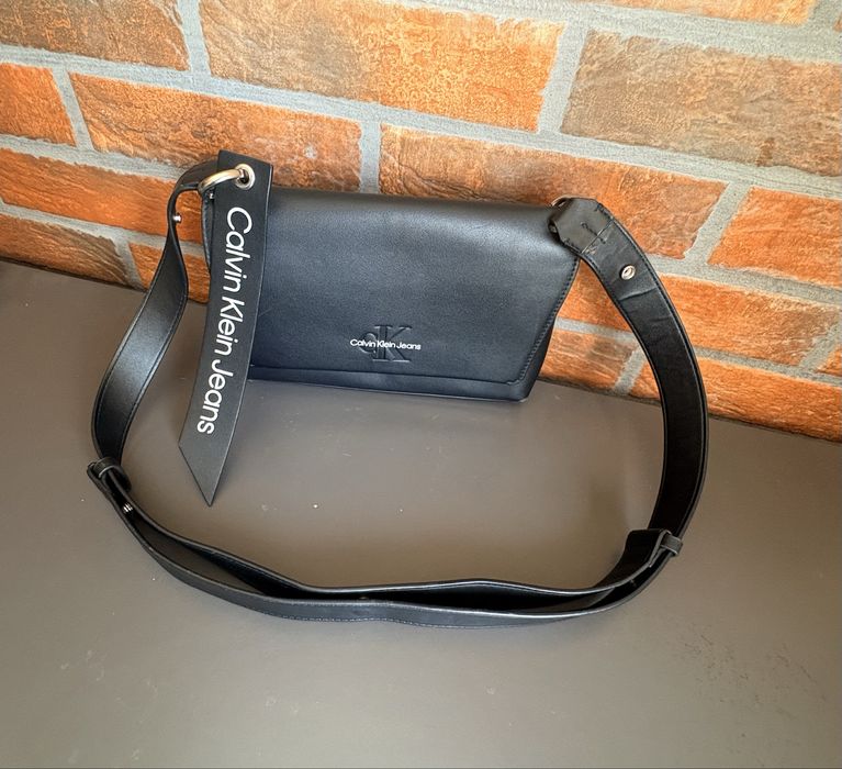 Calvin Klein Jeans czarna torebka crossbody