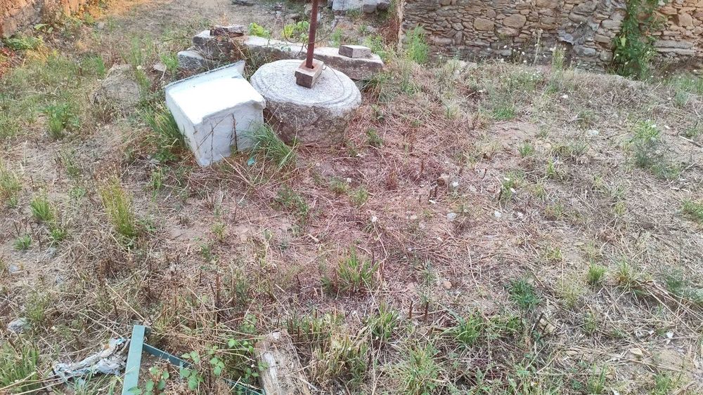 Lagar em pedra e  pedra variada