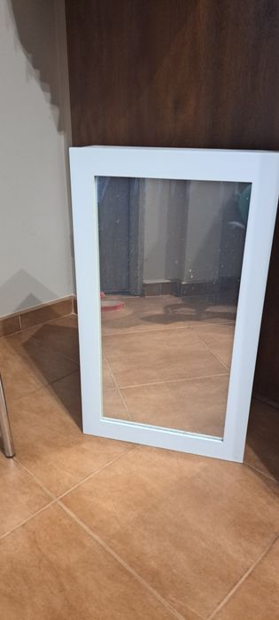 Szafka  na kosmetyki i biżuterie  wisząca