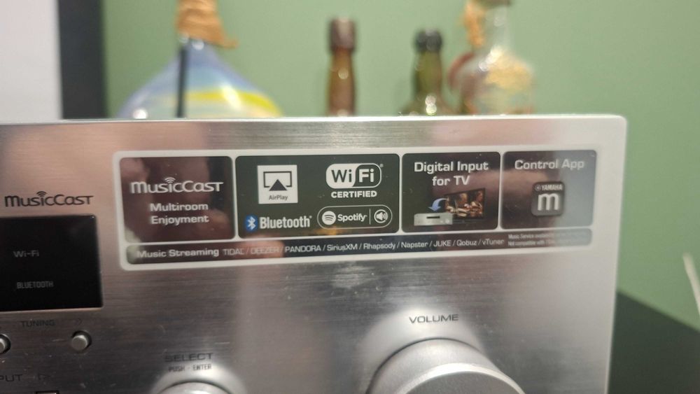 Yamaha RN 303 D amplituner stereo